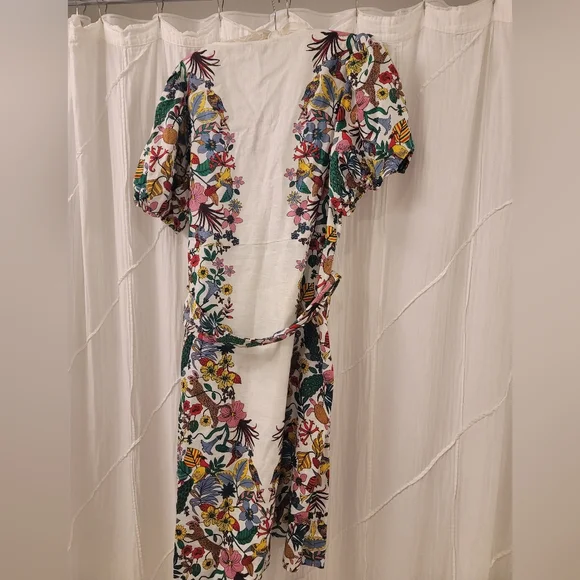 Floral V-Neck Puff Sleeve Dress - Picture 4 of 4